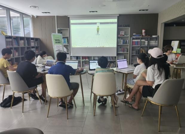 작은도서관 협력 프로그램 ‘DMC디에트르한강 작은도서관’