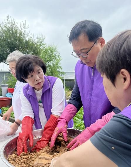 수원시 팔달구 우만1동 주민자치회, 된장 가르기 행사 개최