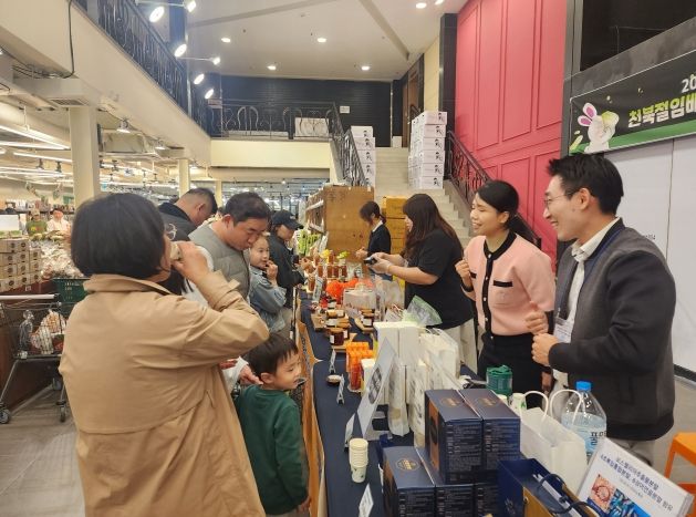 파머스 마켓 현장 사진(2024년도)