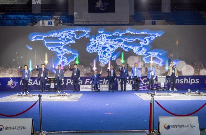 장애인펜싱 세계선수권, 익산서 뜨거운 승부 이어져