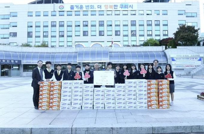 구리시에 퍼진 따뜻한 나눔, 서울삼육중 학생들 라면 100박스 전달
