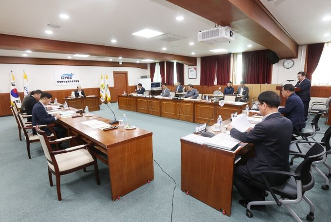 광양만권경제자유구역 조합회의(의장 강정일)는 10월 28일부터 30일까지 3일간 광양경자청 사무 전반에 대한 행정사무감사를 펼쳤다.