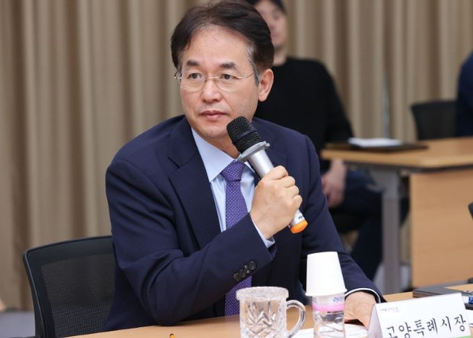 여성 생활체육 활성화를 위한 간담회에서 인사말 중인 이동환 고양특례시장