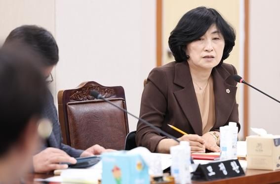 전라남도의회 전서현 의원(국민의힘, 비례)이 도민행복소통실 행정사무감사에서 청년 자원봉사 활성화 방안을 제안하고 있다.