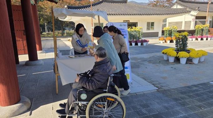거창군, 국화향기 속 주소정책 홍보 나서