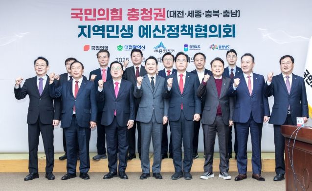 왼쪽부터 최민호 세종시장, 이장우 대전시장, 국민의 힘 장동혁 당대표, 송언석 원내대표, 김영환 충북지사