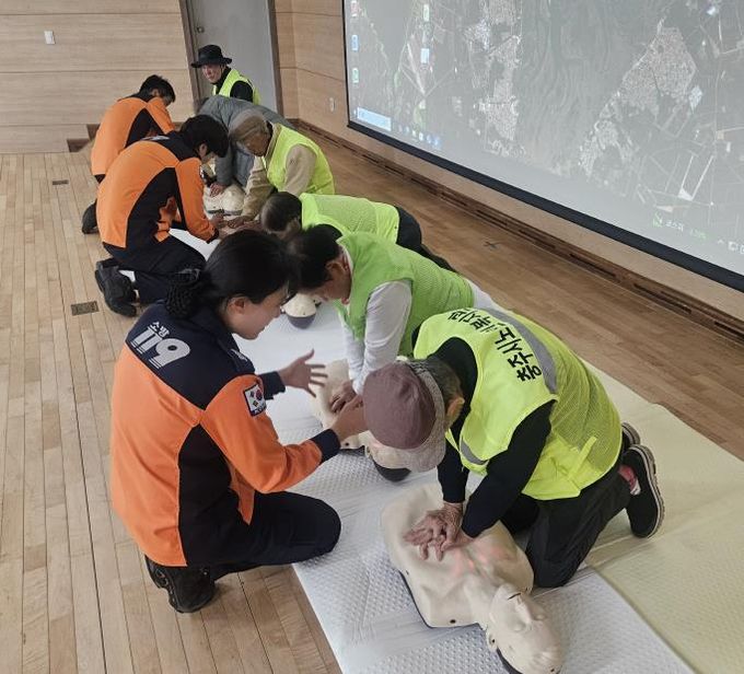 충주시노인복지관, 노인일자리 참여자 안전교육 실시