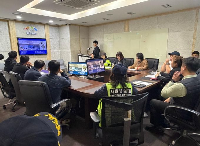 이천시자율방범연합대·어머니방범연합대, CCTV통합관제센터 방문…치안 협력 강화 논의