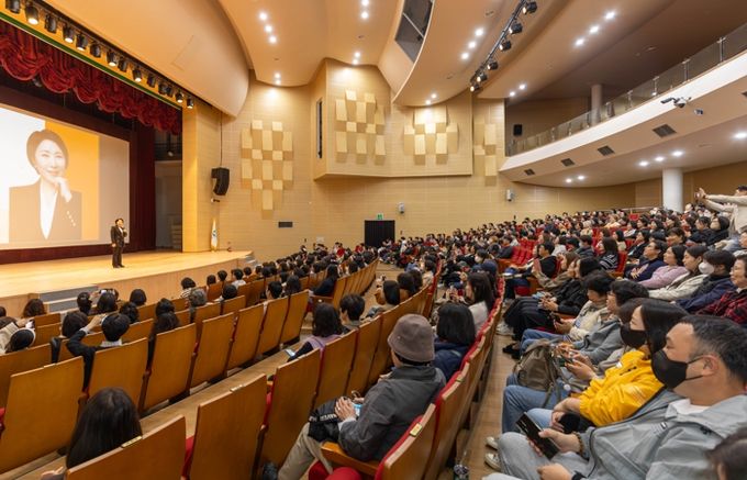 2025 칠곡아카데미 이호선 교수 특강…뜨거운 호응 속 성료