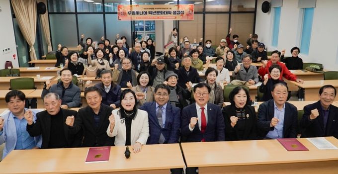 대구 수성구는 지난 6일 수성시니어 일자리교육센터에서 ‘2025 백년문화대학 종강식’을 개최했다고 밝혔다.