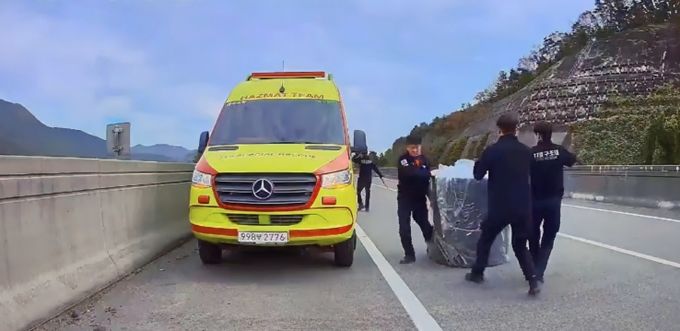 대구소방 특수대응단, 고속도로 적재물 신속 수습