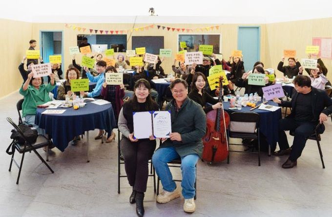 ‘모두의 살롱’에서 광양 예술인 목소리 선포 - 문화예술과(마지막 결과 공유회 _모두의 살롱_ , 단체사진)