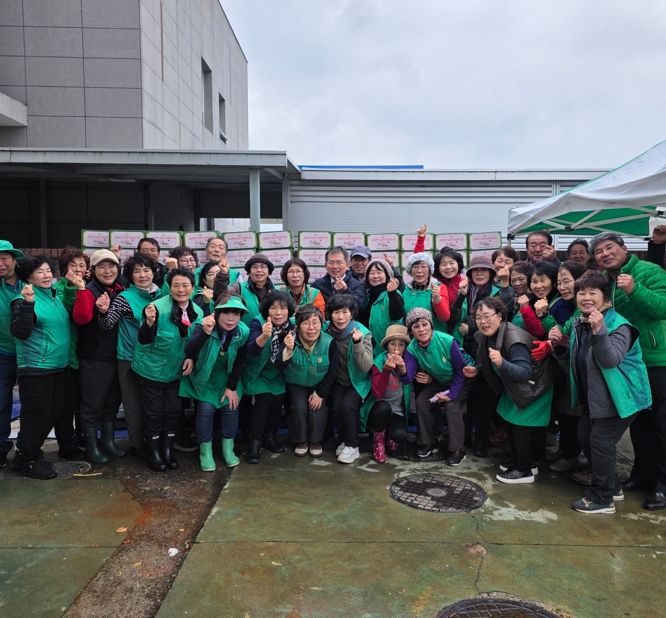 군위군 새마을부녀회,‘사랑의 김장 봉사’로 이웃 사랑 실천