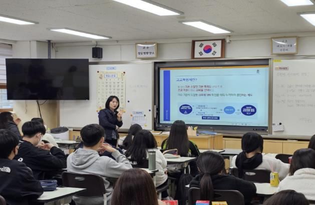 금천구는 관내 중학교 2~3학년을 대상으로 12월 중순까지 ‘찾아가는 진로진학 특강’을 진행하고 있다