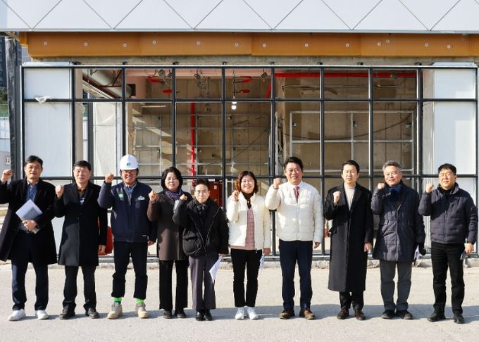 안산시의회 도시환경위원회가 지난 2일 신안산선 한양대정거장(가칭) 추가 출입구 신설 현장을 방문한 모습.