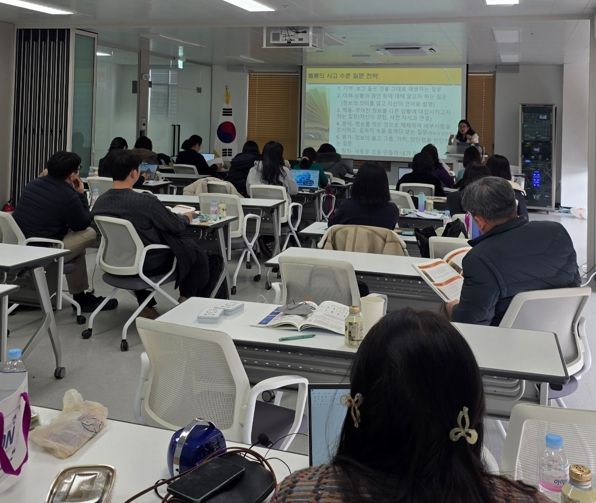 안산교육지원청, '2025 하이러닝 기반 질문·토론·성장이 있는 AI 교실' 직무연수 운영