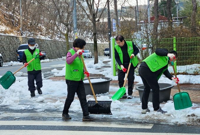 영주시, ‘내 집·내 점포 앞 눈 치우기’ 겨울철 제설·제빙 의무 강조