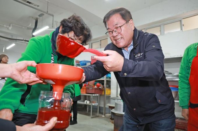 산청군새마을부녀회, 사랑의 노인 섬기기 행사