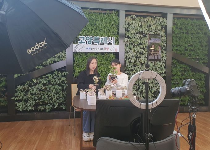 쇼호스트와 함께 진행한 실전 라이브 커머스 방송