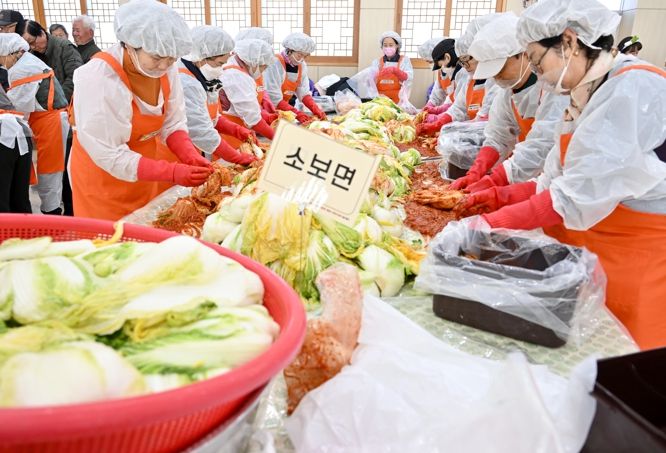 군위군,‘따뜻한 손길 행복한 밥상’김장나눔 성황리 개최