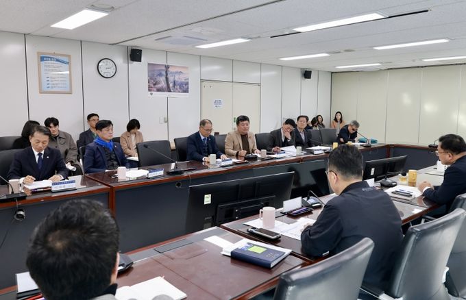 전라남도의회 ‘영산강 역사문화환경 연구회’가 광주 영산강유역환경청을 방문해 현안 보고 청취
