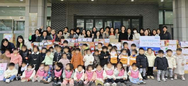 팔달구 민간‧가정어린이집 연합회, 수원시 팔달구에 '라면 150박스' 후원