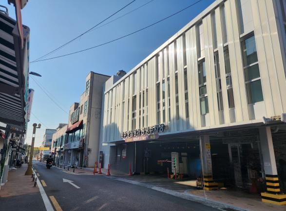 중심상가공영주차장 전경