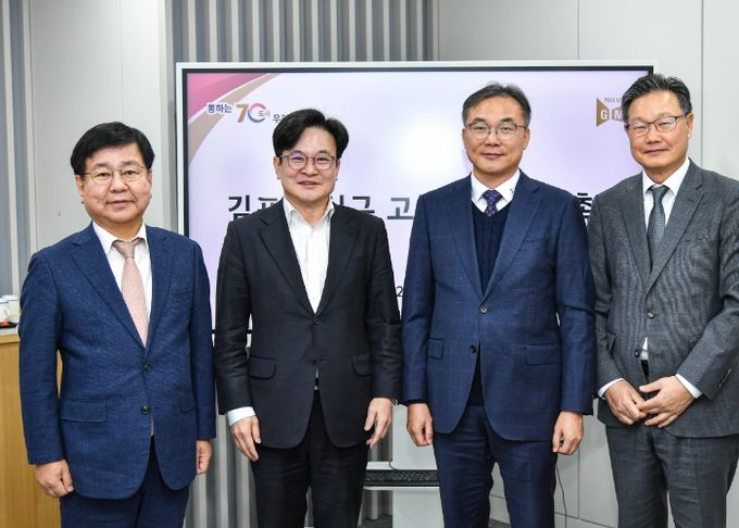 고문변호사 위촉식 단체사진