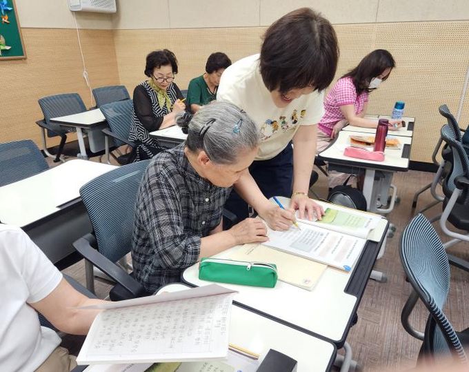 YDP성인문해교육센터 프로그램 활동 모습