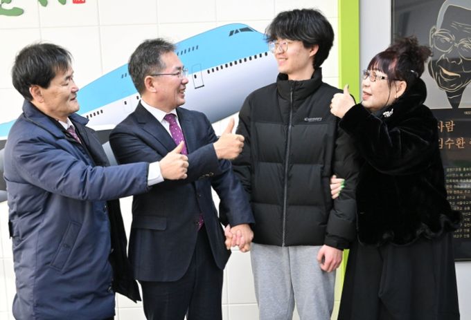 군위군, 우수대학 진학 학생 격려