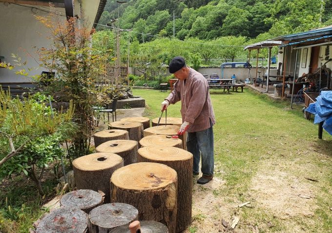 전라남도 무형유산에 지정된 오경식 악기장.