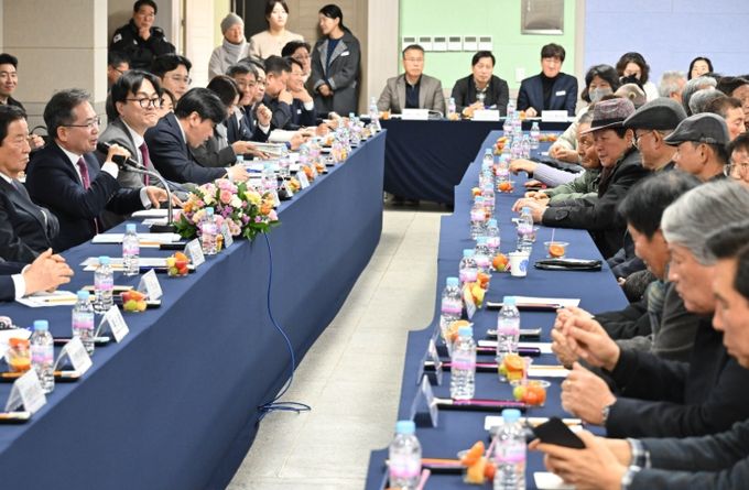 군위군 새해 소통 시작, 8개 읍면 순회 군민 공감대화