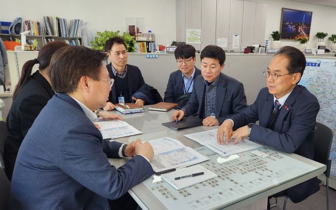 영주시는 지난 19일 국토부를 방문해 중부권 동서횡단철도 국가계획 반영을 촉구했다.