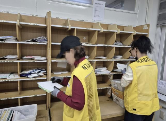 장애인일자리사업 참여자가 업무 수행 중인 모습