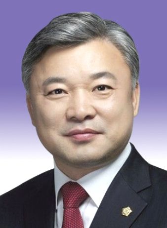 권광택 경상북도의회 행정보건복지위원회 위원장