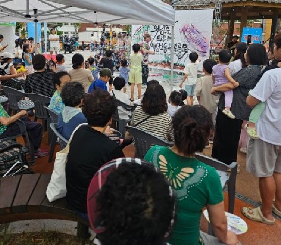 2025년 활력지원사업의 일환으로 진행한 내당희망피움축제 버블쇼 사진(대구서구,골목형상점가 관련사진)