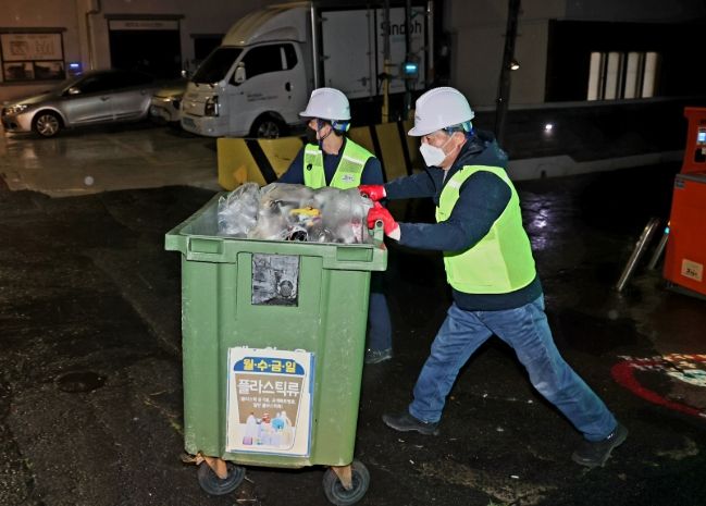 김완근 제주시장, 용담2동서 환경미화 활동