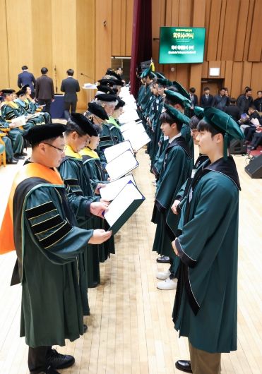 전남대, 3,895명 새 출발… “AI 시대, 미래 여는 힘은 연대”