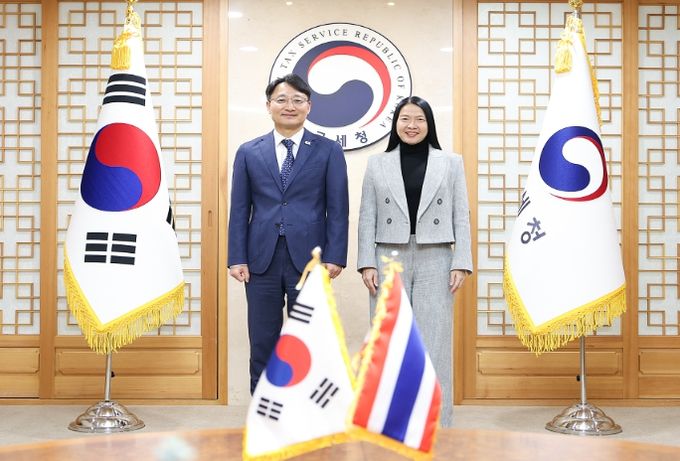 한-태국 국세청장회의(임광현 청장과 쿨라야 탄티테밋 청장)