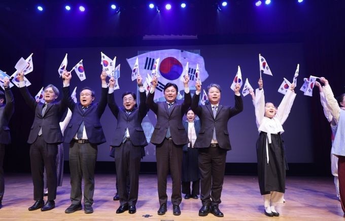 부천시는 3월 1일 시청 어울마당에서 ‘제107주년 3·1절 기념식’을 열었다.