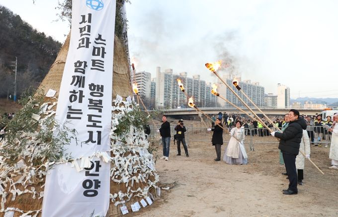 안양시, 신년 소망 담은 ‘안양만안답교놀이·정월대보름 달맞이 축제’ 개최
