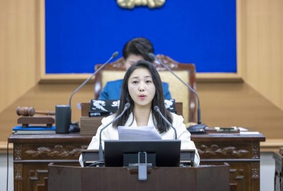 강북구의회 제289회 임시회 제2차 본회의에서 정초립 의원이 보훈정책 혁신을 주제로 자유발언을 하고 있다.